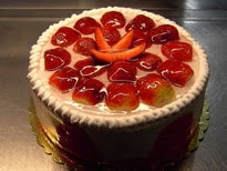 6-9 Kişilik Çilekli Yaş Pasta Gurme Deneyim